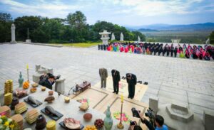 Ceremonia por el Día de la Fundación Nacional efectuada ante el Mausoleo de Tangun, fundador del Estado.